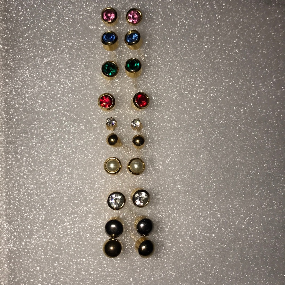 10 pairs of stud earrings
